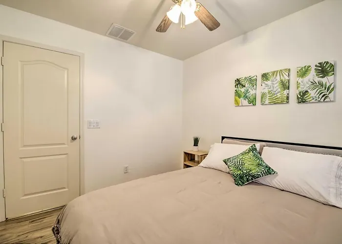 Holiday home 2 Mi To Ballpark! 'desert House' Goodyear